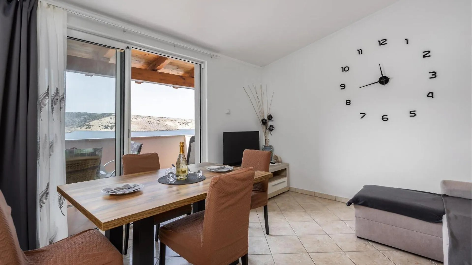 1 Bedroom Nice Apartment In Lopar