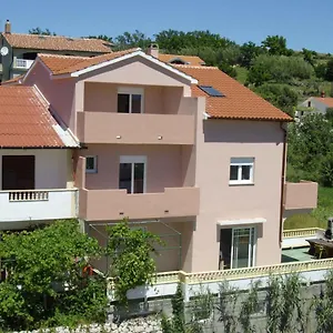 Apartment In, Lopar